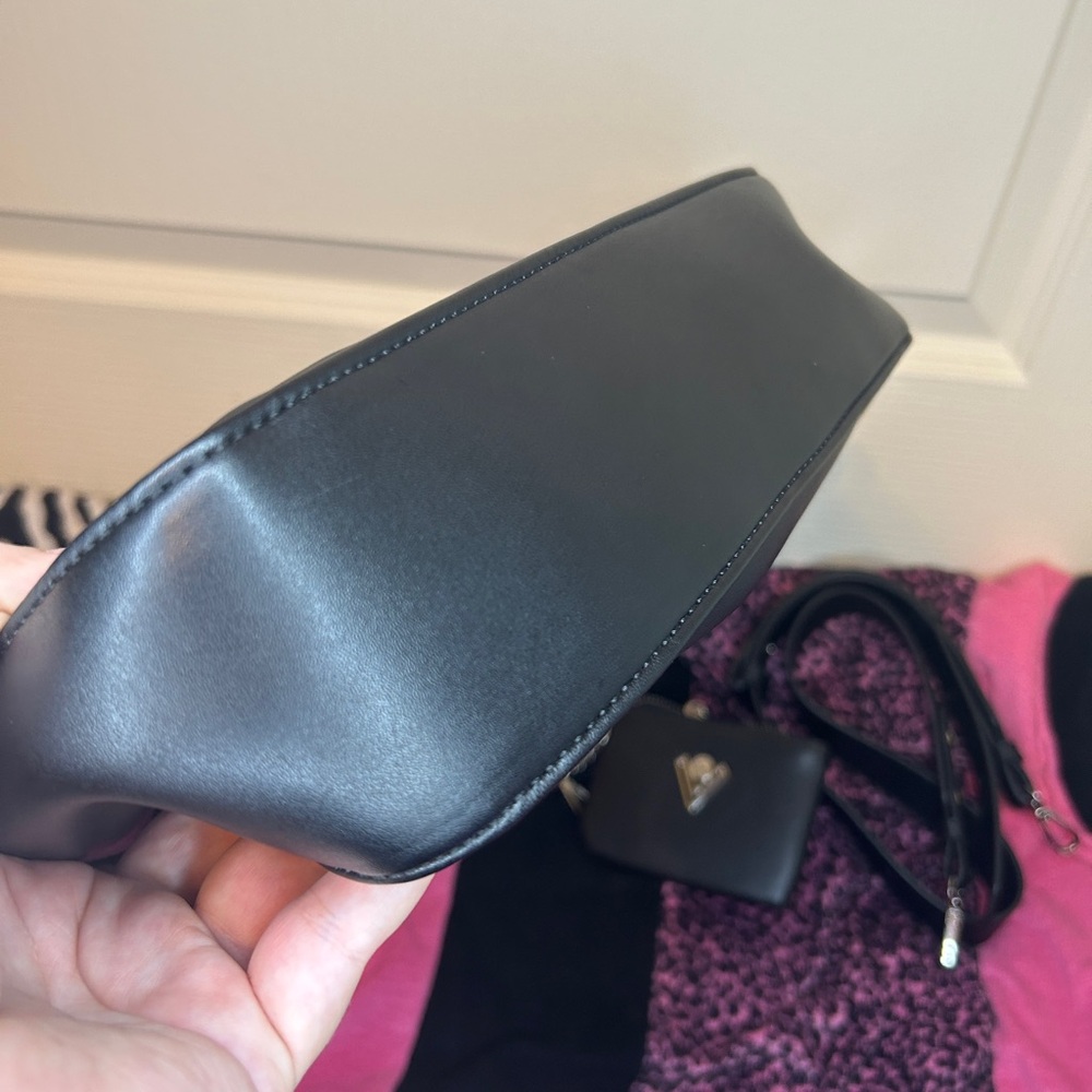 Orlandi Valentino Black Crossbody with wallet included - Picture 14 of 16